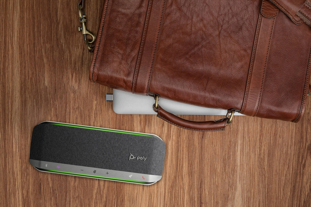 Altavoz manos libres USB-A y USB-C con certificacin para Microsoft Teams Poly Sync 40+ y adaptador USB-A BT700