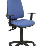 Silla Elche S bali azul claro brazos regulables ruedas de parquet
