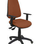 Silla Elche S bali marrn brazos regulables ruedas de parquet