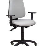 Silla Elche S bali gris claro brazos regulables ruedas de parquet